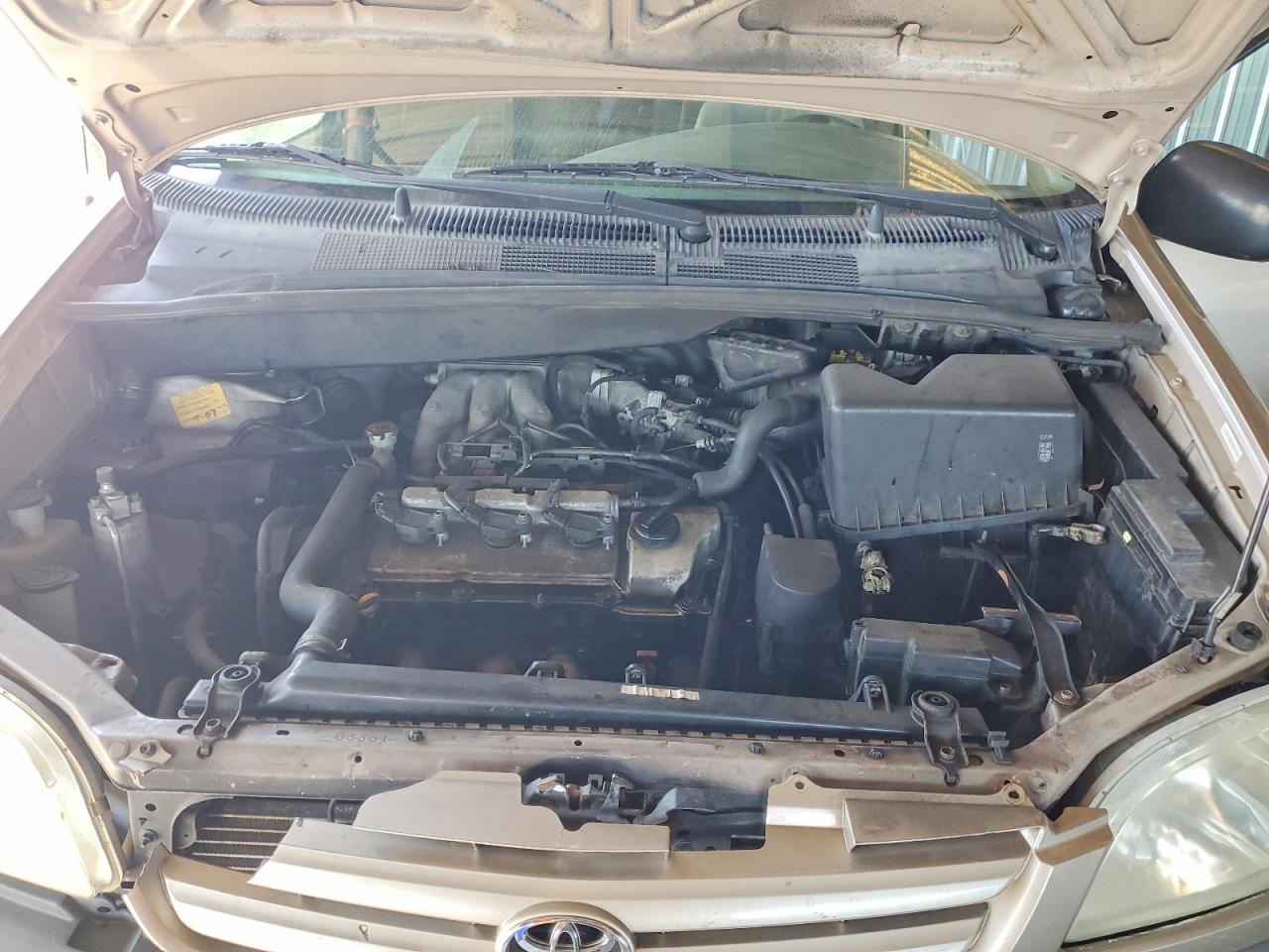 2003 TOYOTA SIENNA LE photo 23