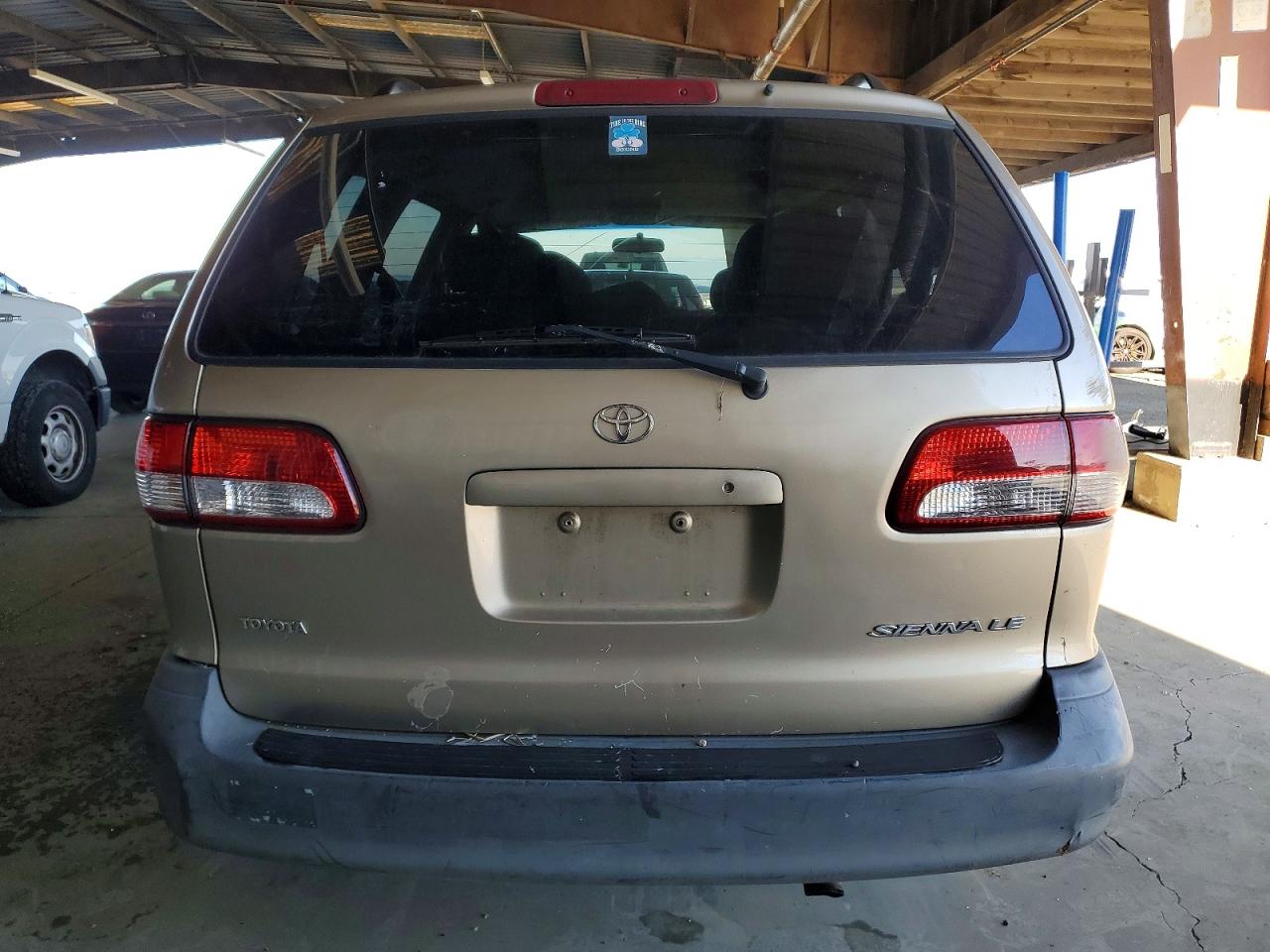 2003 TOYOTA SIENNA LE photo 11