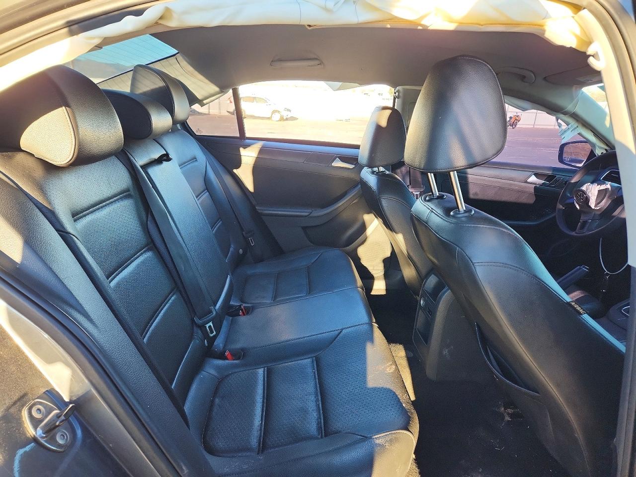 2014 VOLKSWAGEN JETTA SE photo 28