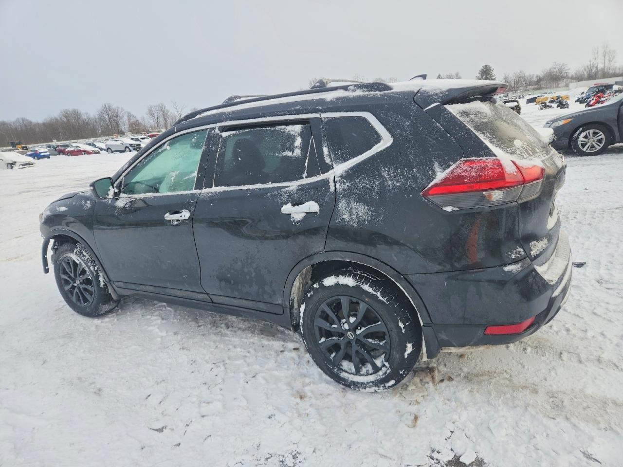 2017 NISSAN ROGUE SV photo 2