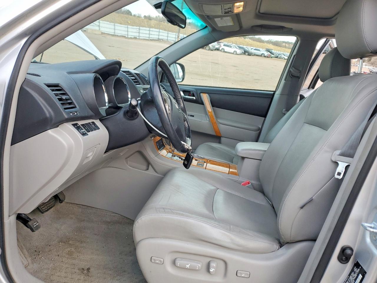 2010 TOYOTA HIGHLANDER HYBRID LIMITED photo 7