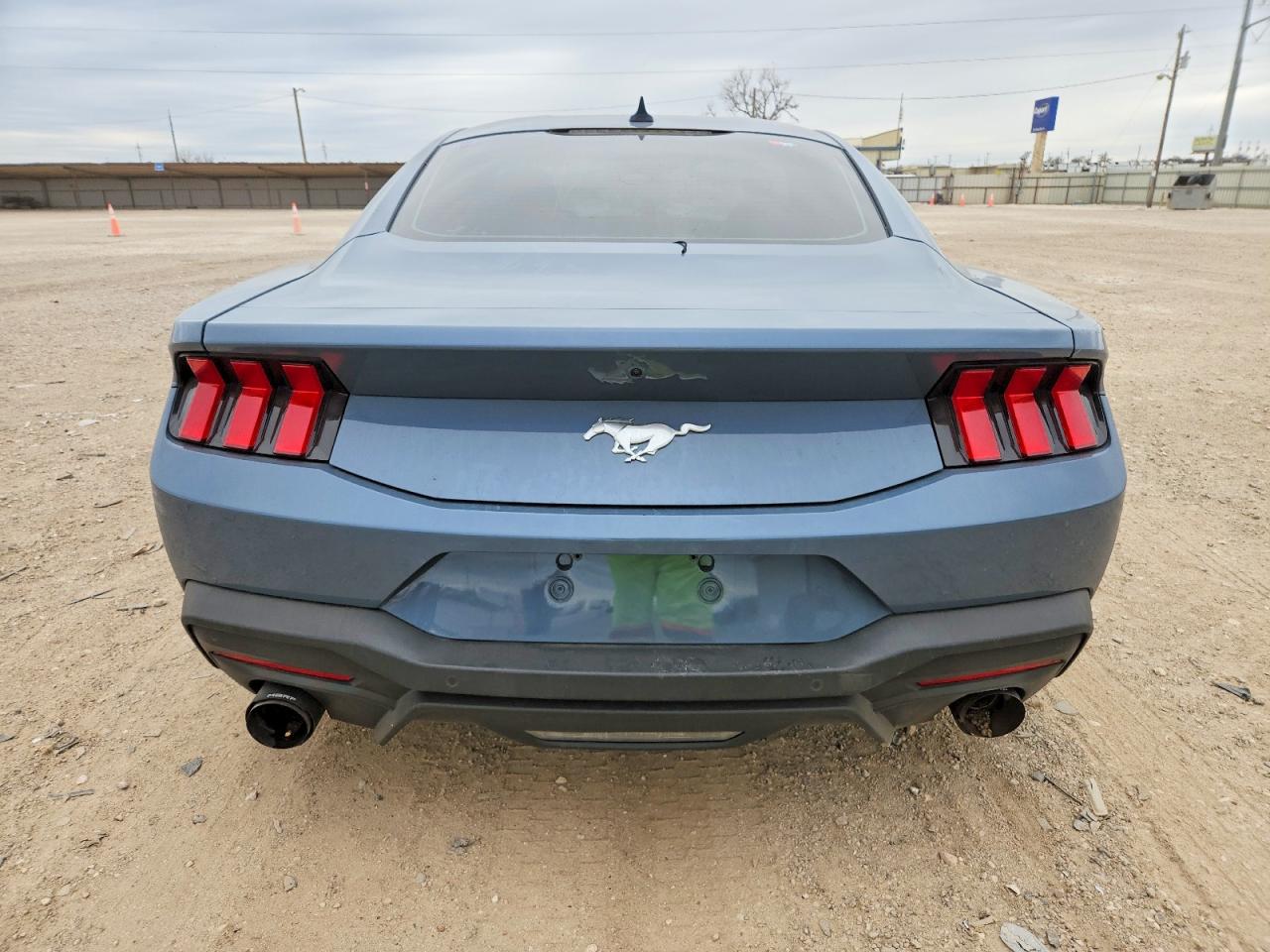 2024 FORD MUSTANG photo 6