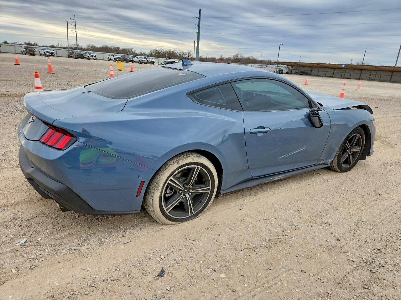 2024 FORD MUSTANG photo 3