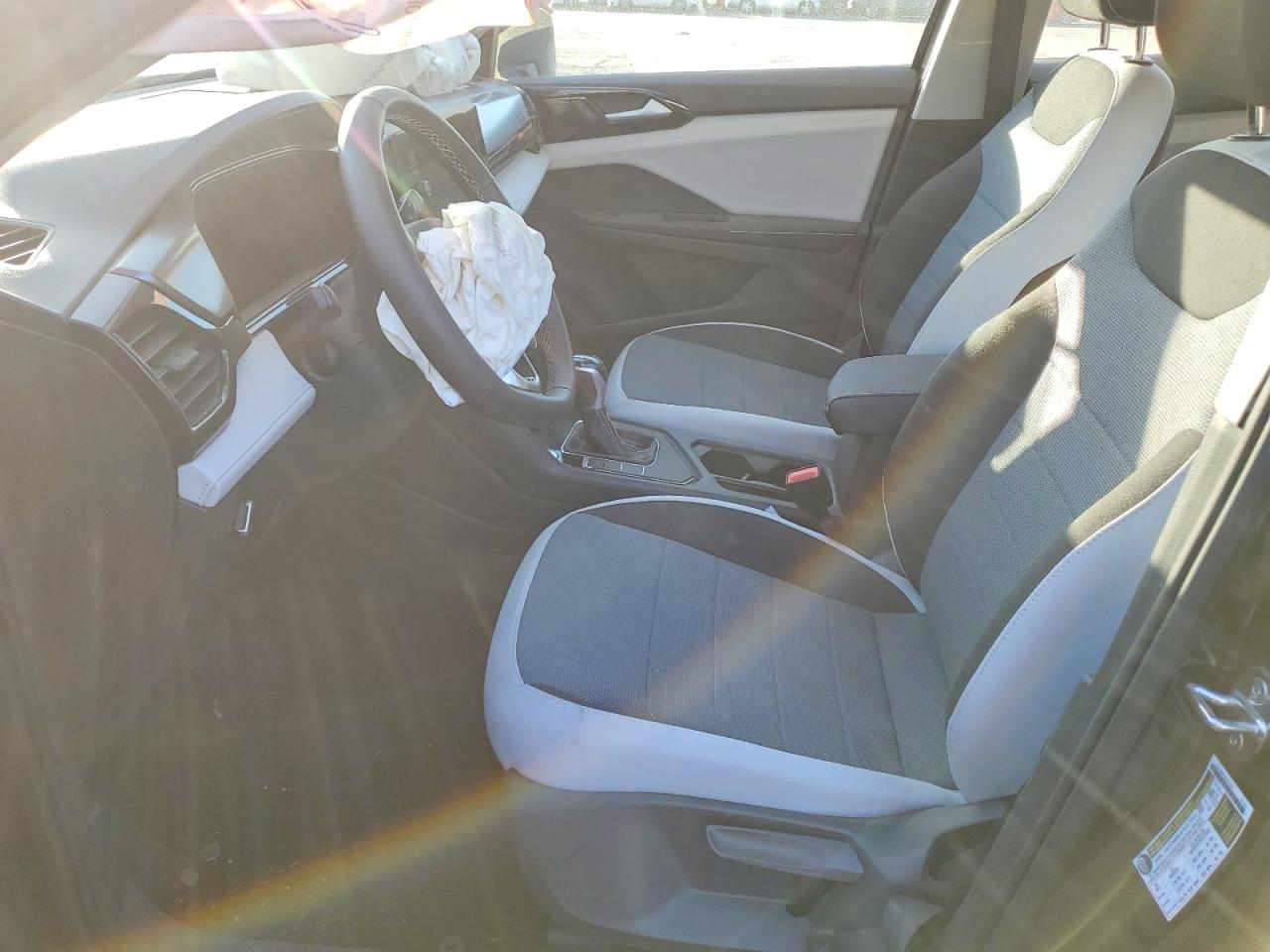 2025 VOLKSWAGEN TAOS S photo 7