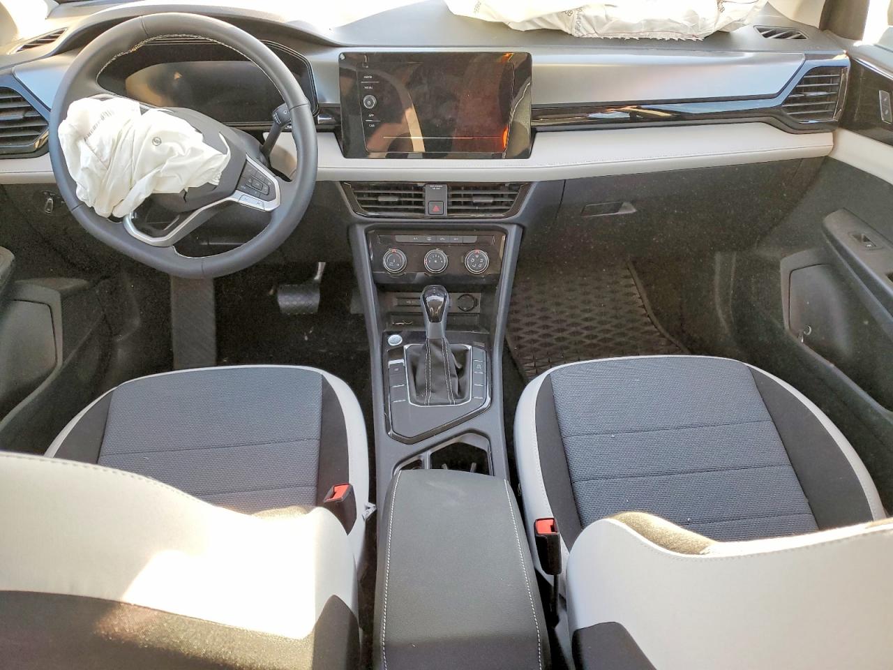 2025 VOLKSWAGEN TAOS S photo 8