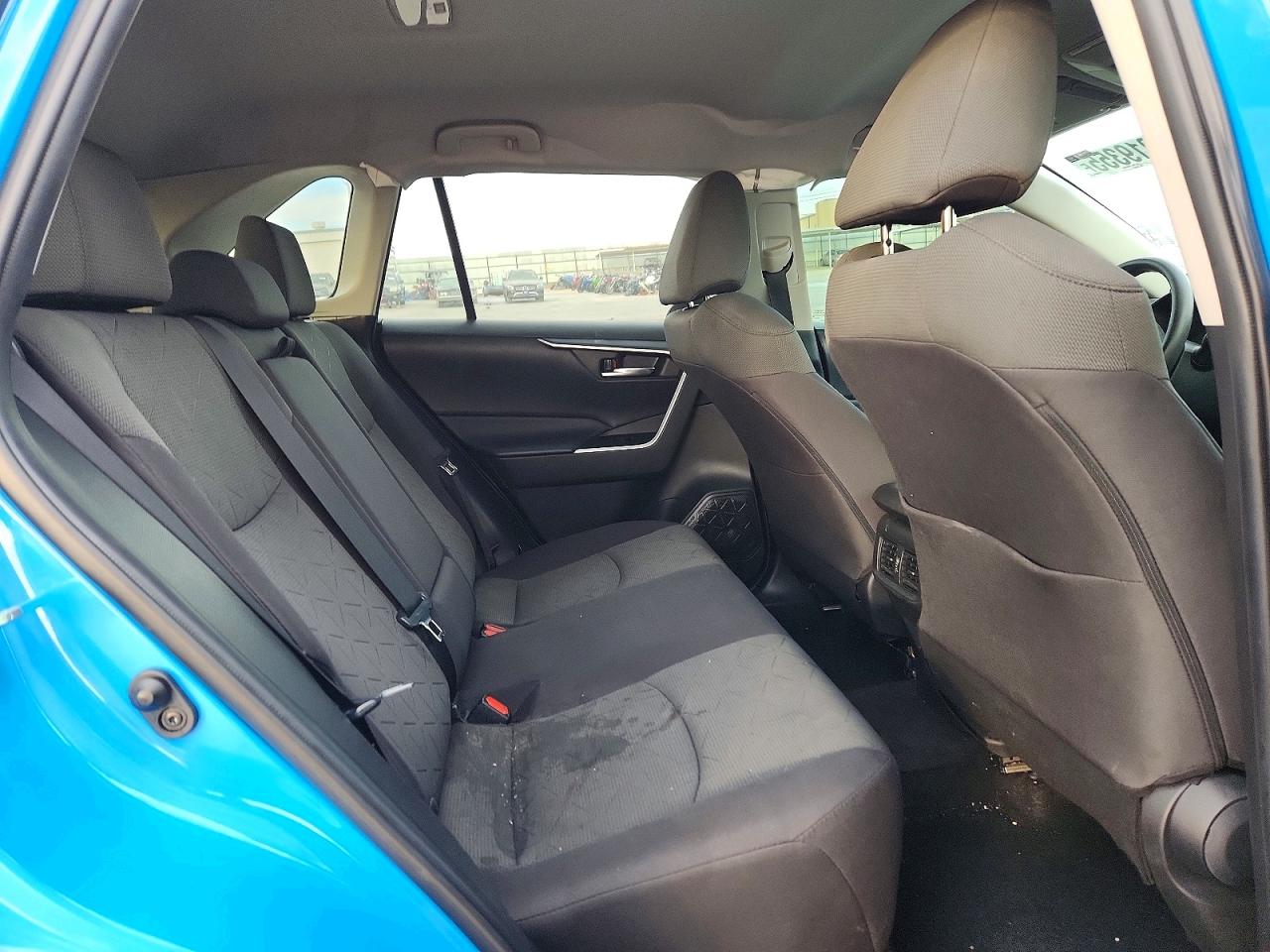 2021 TOYOTA RAV4 XLE photo 19