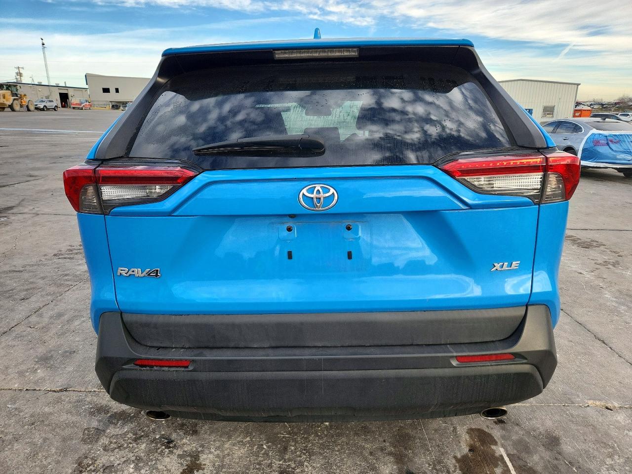 2021 TOYOTA RAV4 XLE photo 11