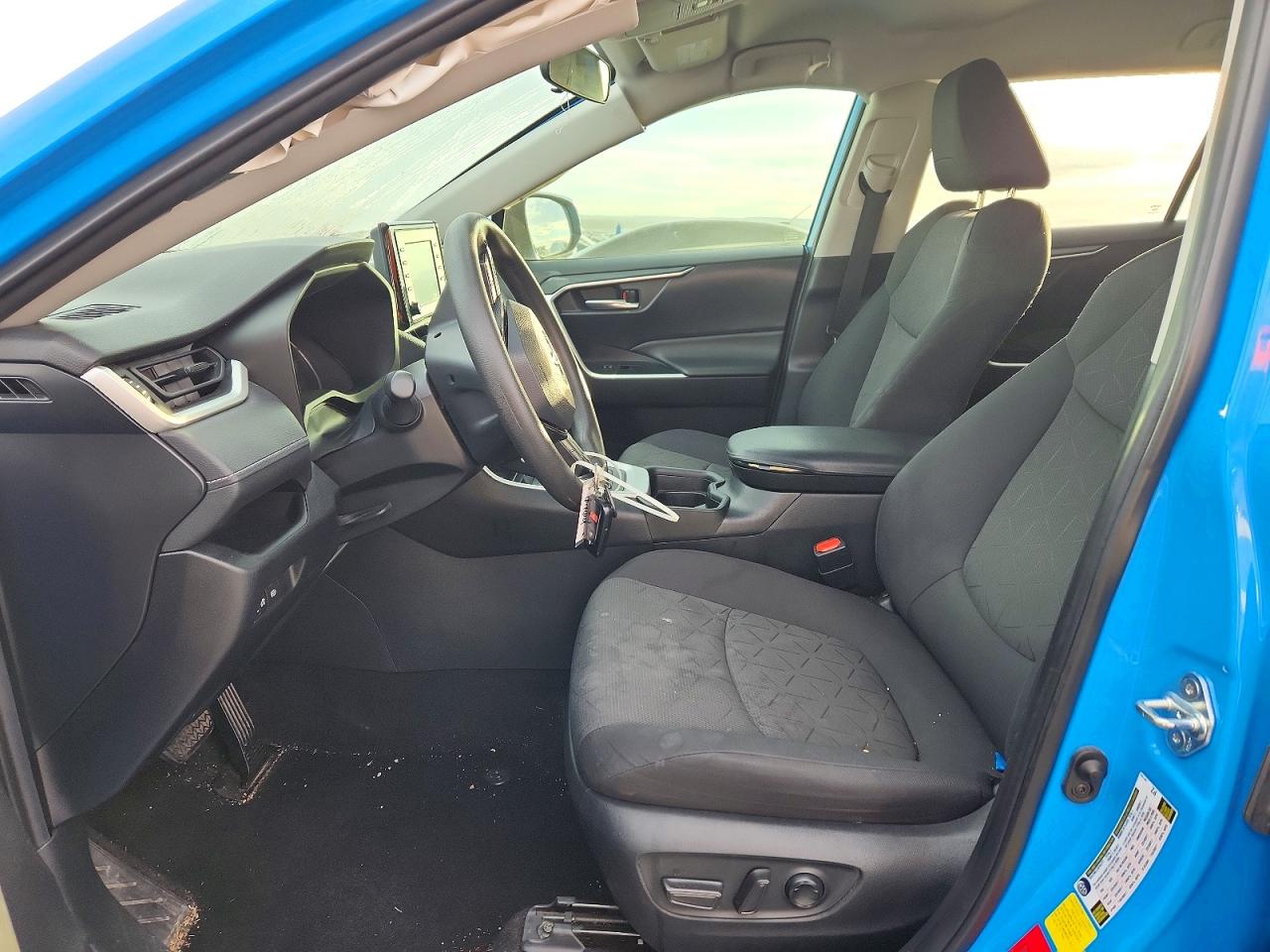 2021 TOYOTA RAV4 XLE photo 13