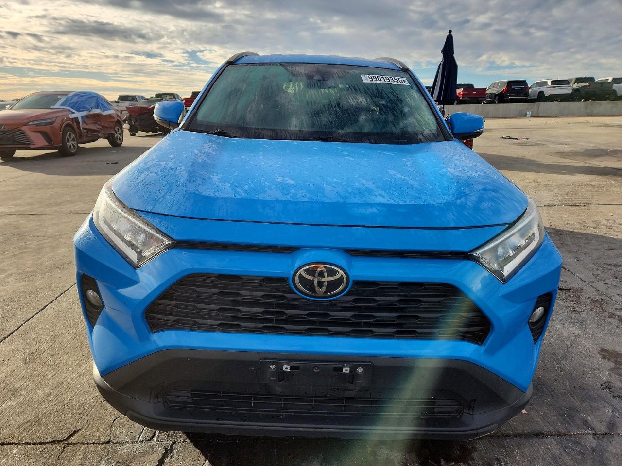 2021 TOYOTA RAV4 XLE photo 9