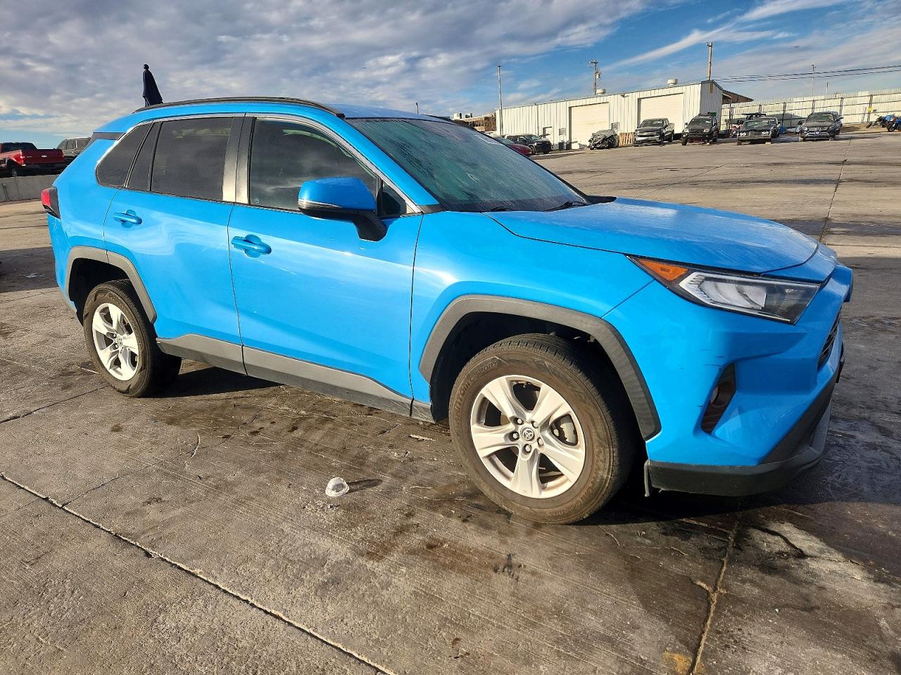 2021 TOYOTA RAV4 XLE photo 7