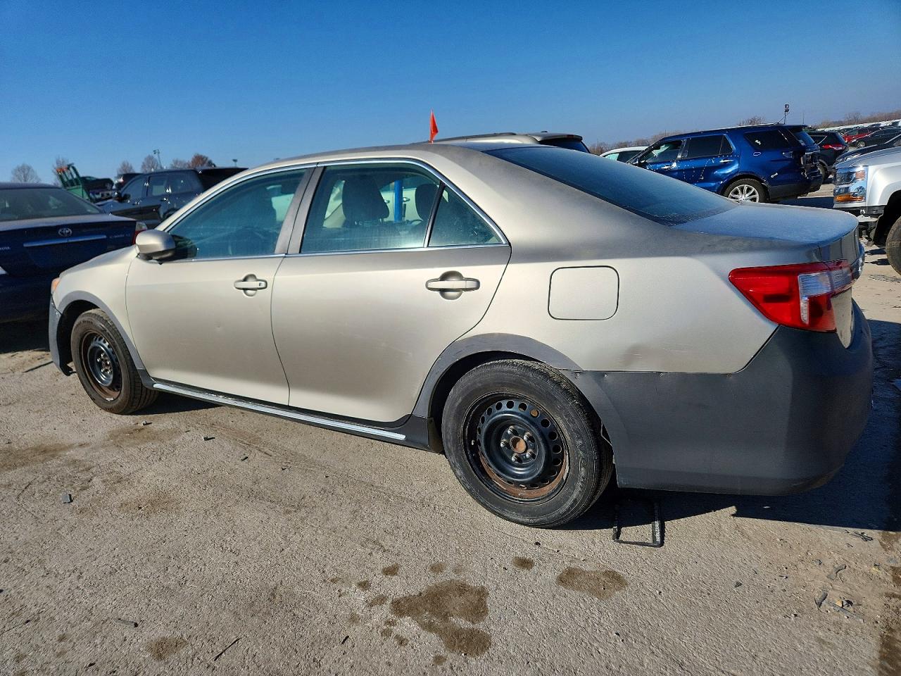 2013 TOYOTA CAMRY L photo 3