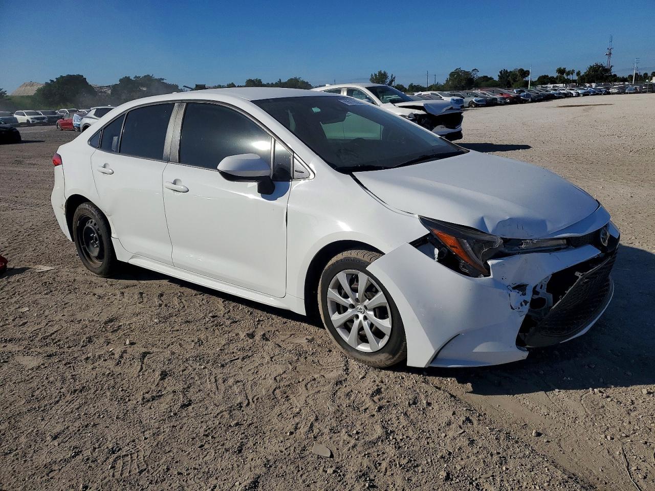 2022 TOYOTA COROLLA LE photo 4