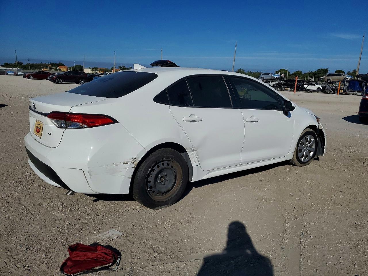 2022 TOYOTA COROLLA LE photo 3