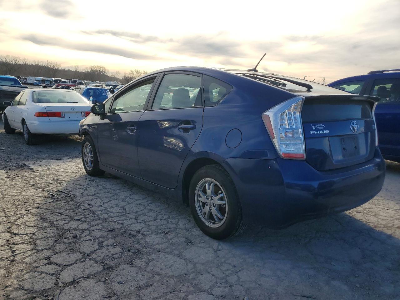 2011 TOYOTA PRIUS photo 2