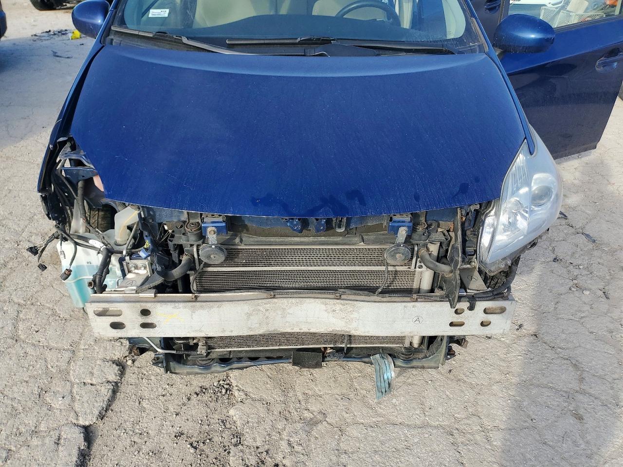 2011 TOYOTA PRIUS photo 11