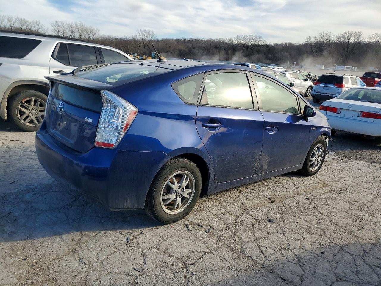 2011 TOYOTA PRIUS photo 3