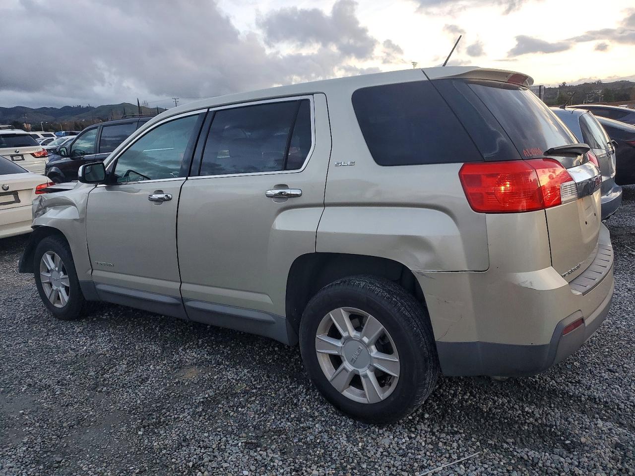 2013 GMC TERRAIN SLE photo 3