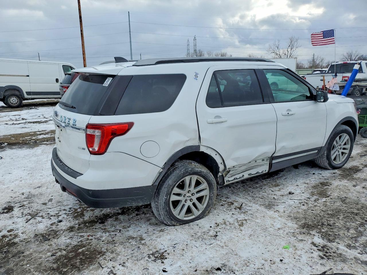 2019 FORD EXPLORER XLT photo 5