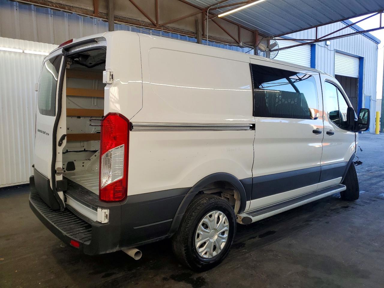 2025 FORD TRANSIT T-250 photo 3