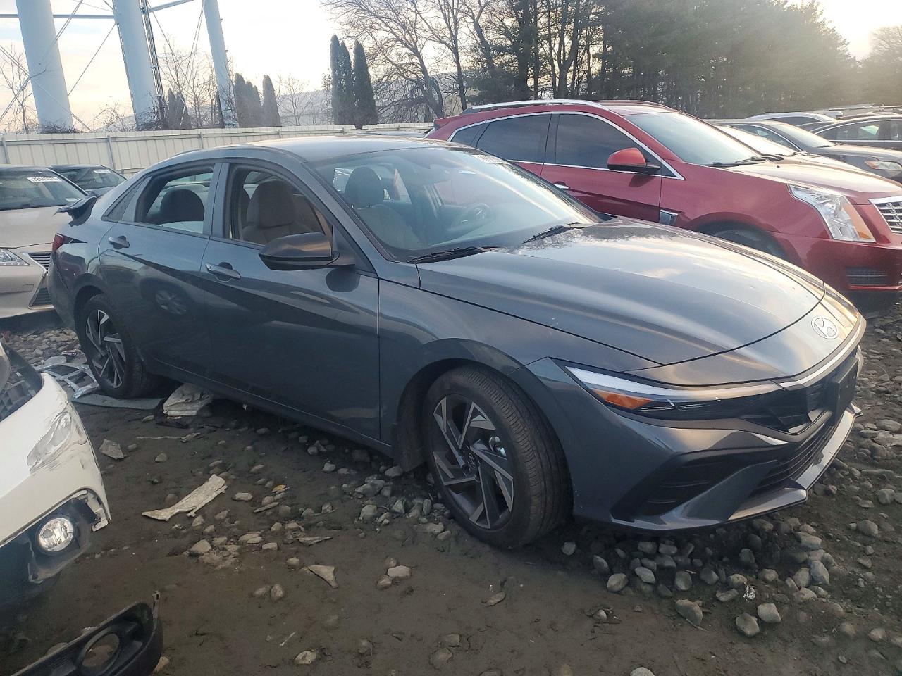 2025 HYUNDAI ELANTRA SEL SPORT photo 4