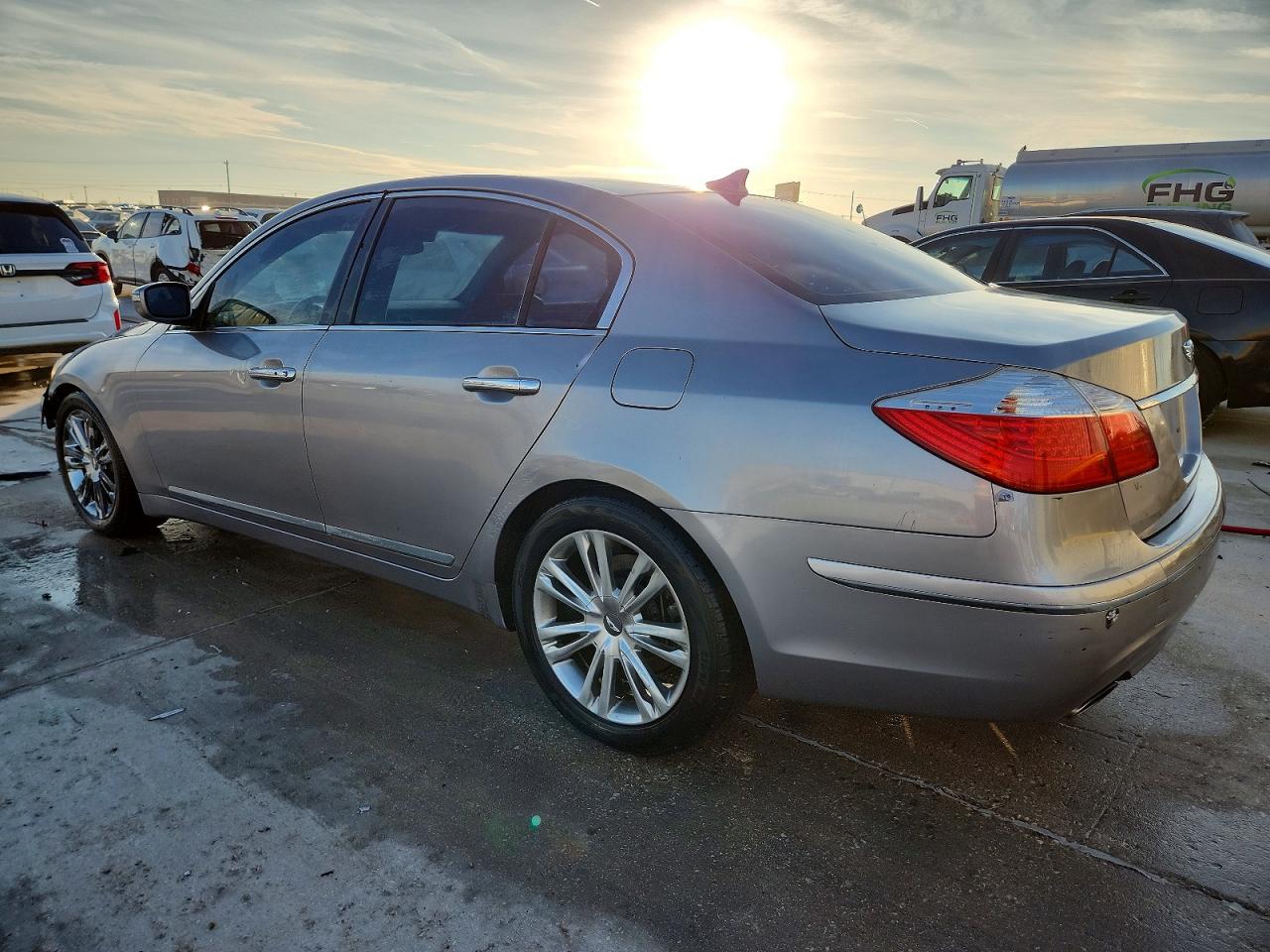 2011 HYUNDAI GENESIS 4.6L photo 3