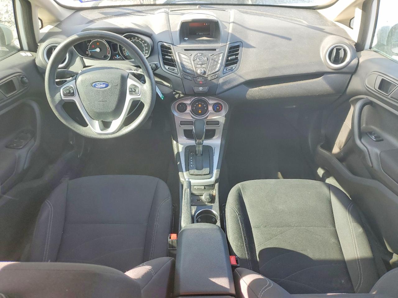 2019 FORD FIESTA SE photo 8