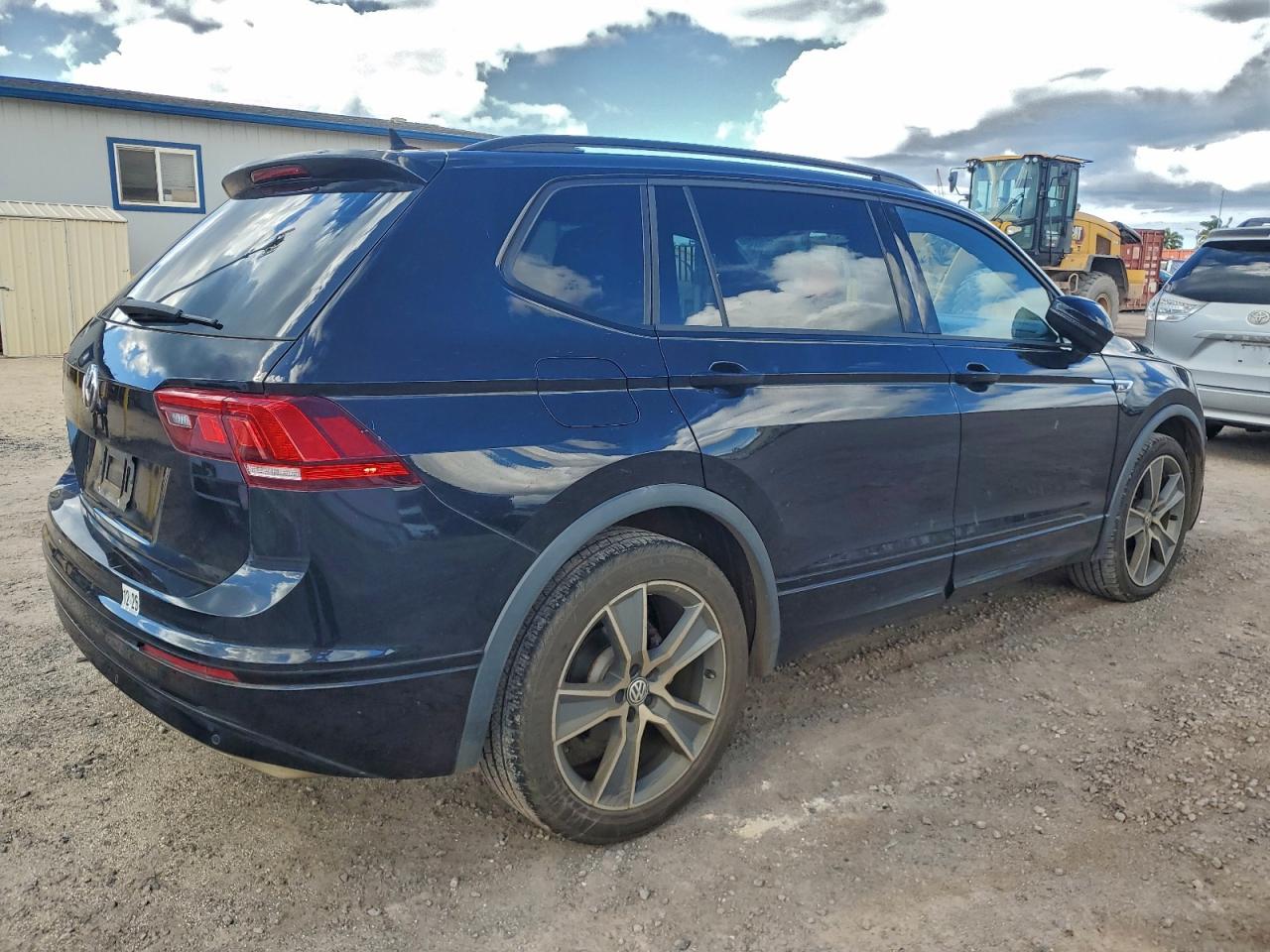 2021 VOLKSWAGEN TIGUAN SE photo 3