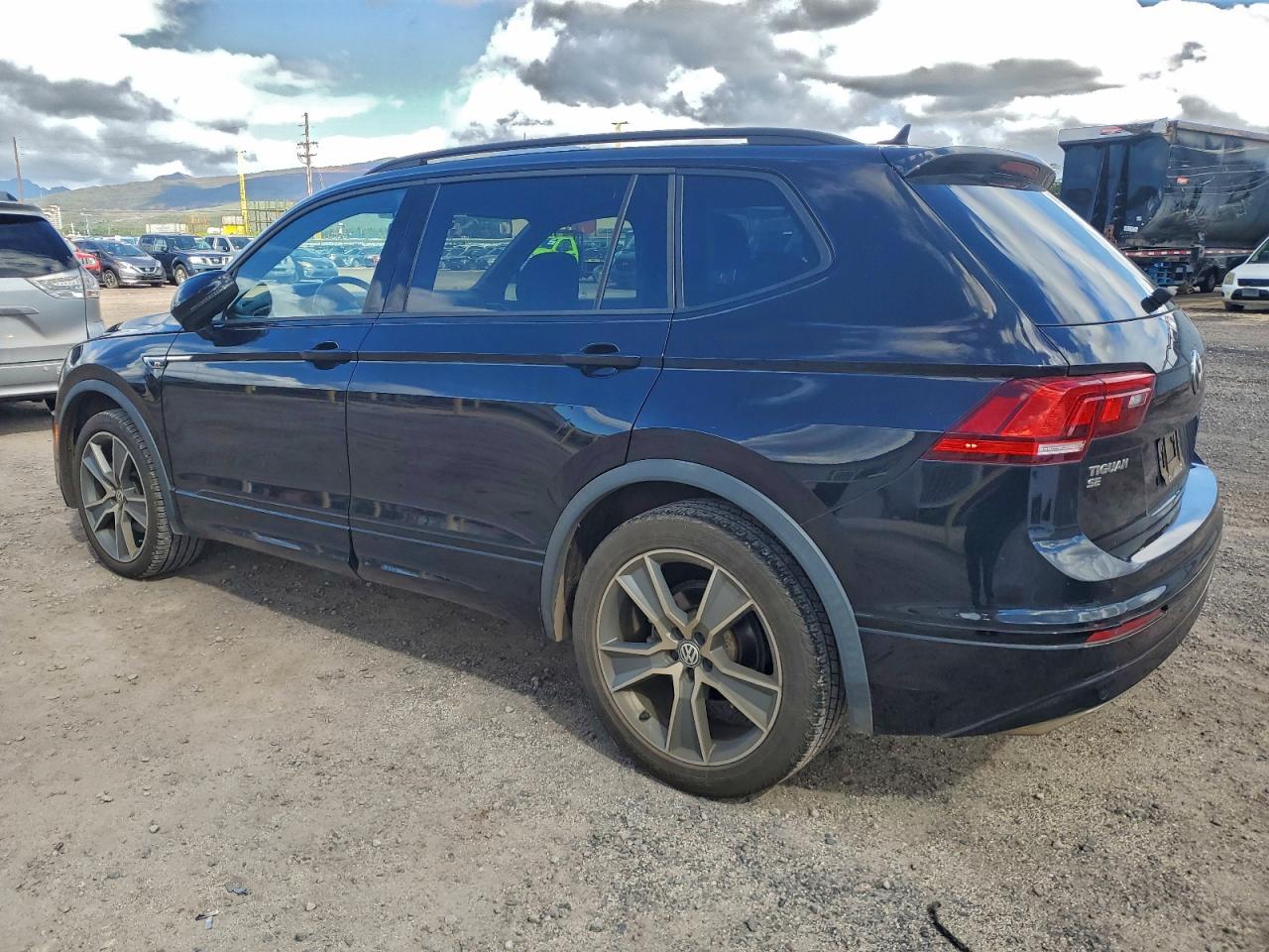 2021 VOLKSWAGEN TIGUAN SE photo 2