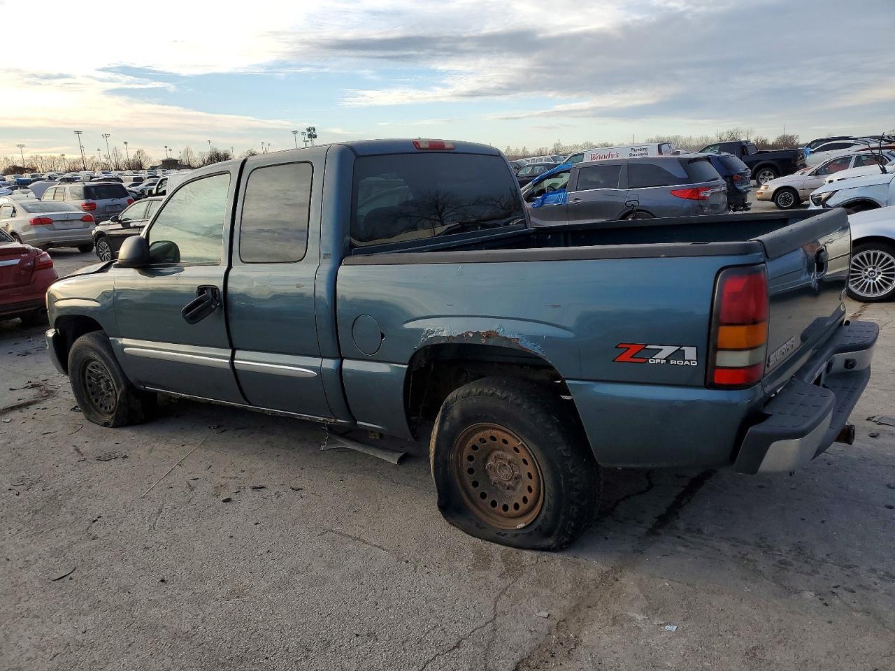 2007 GMC NEW SIERRA K1500 CLASSIC photo 2