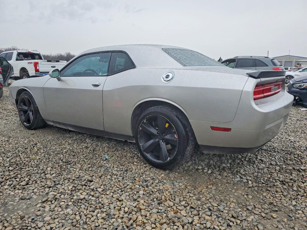 2012 DODGE CHALLENGER SXT photo 2