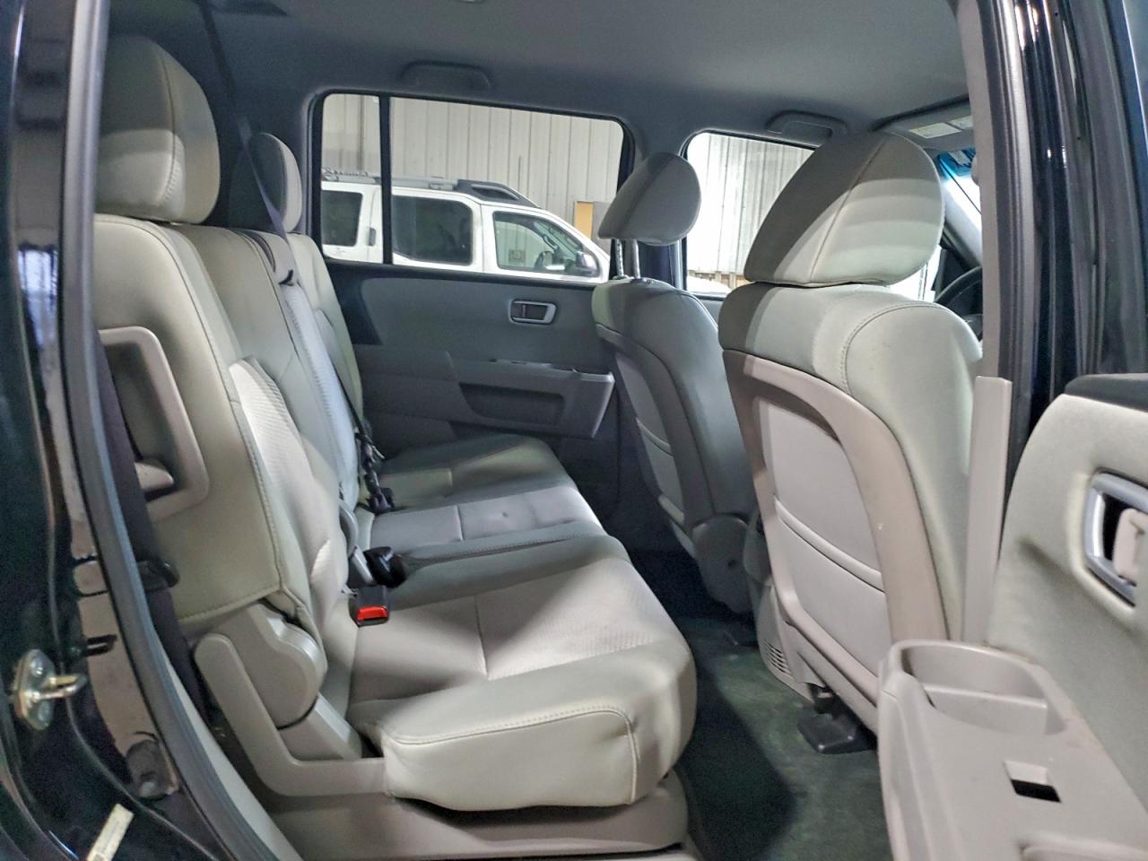 2015 HONDA PILOT LX photo 11