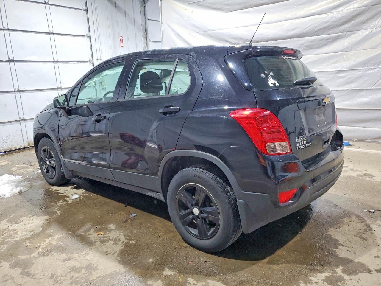 2018 CHEVROLET TRAX LS photo 2