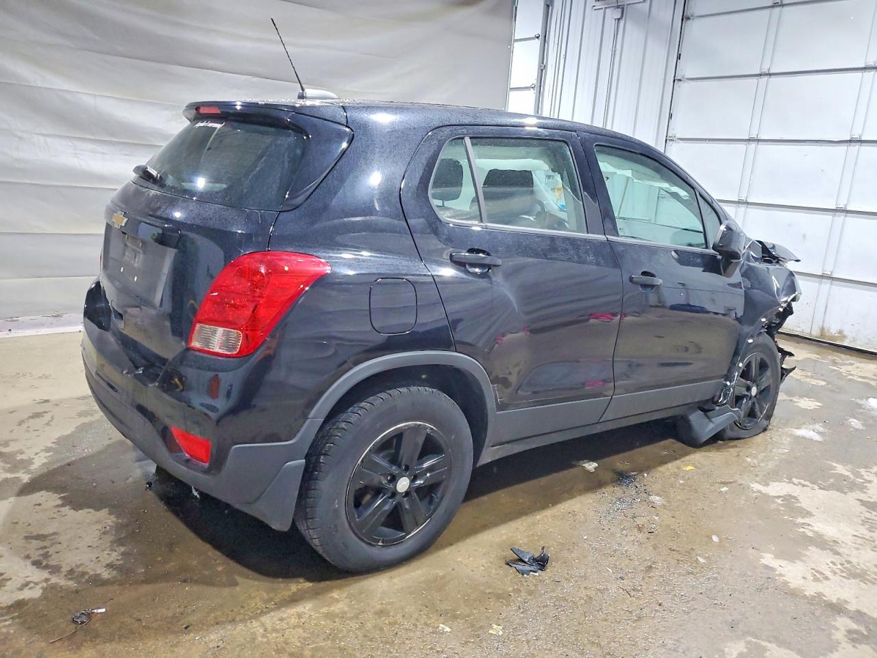 2018 CHEVROLET TRAX LS photo 3