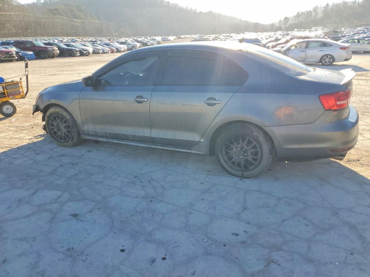 2015 VOLKSWAGEN JETTA BASE photo 3