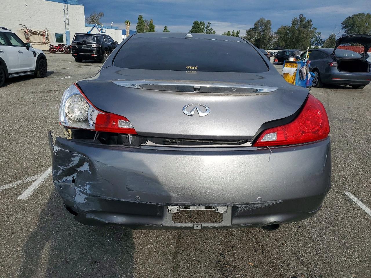 2011 INFINITI G37 photo 6