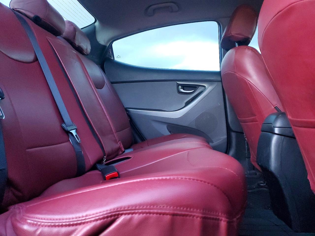 2016 HYUNDAI ELANTRA SE photo 10