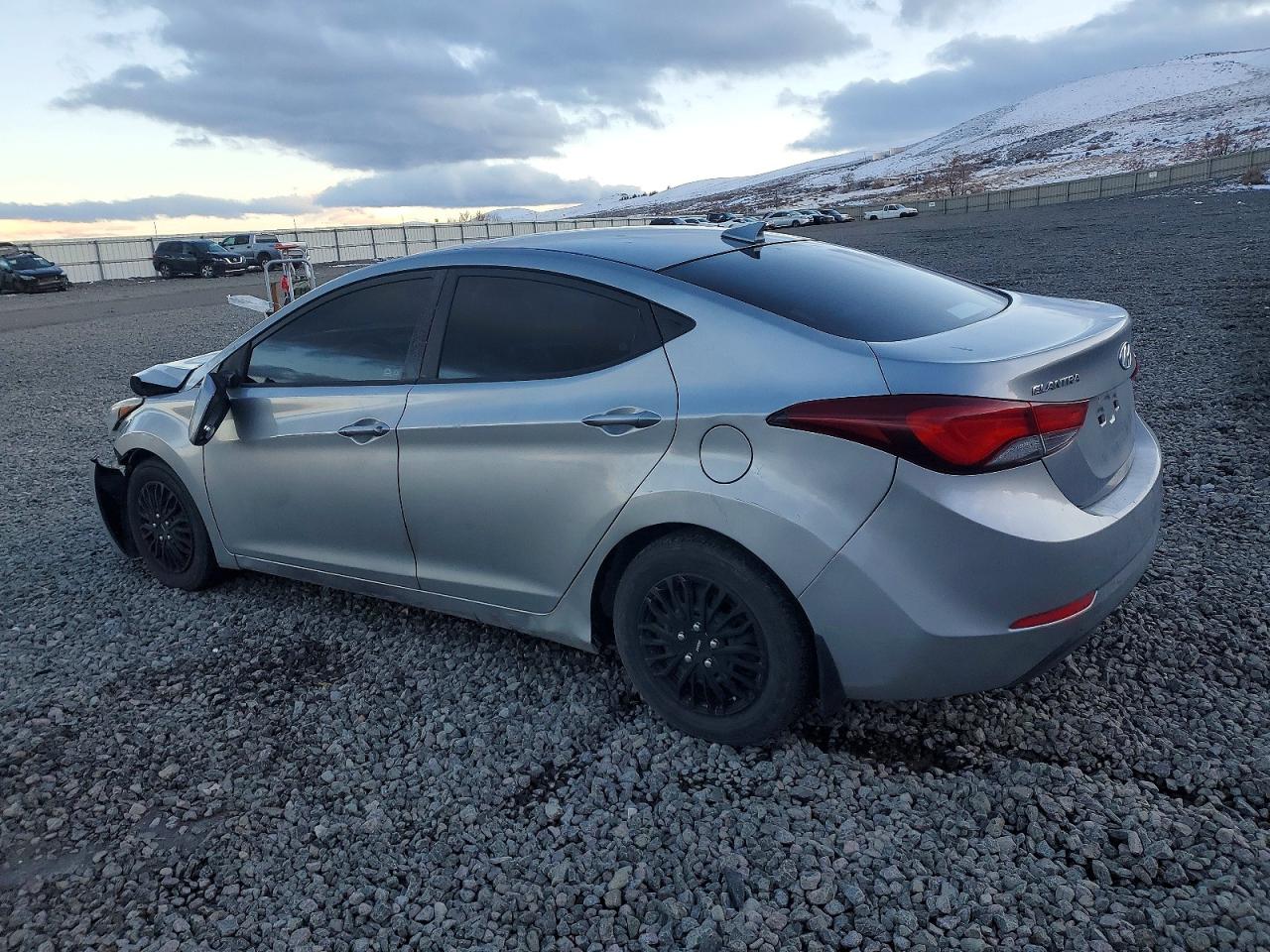 2016 HYUNDAI ELANTRA SE photo 2