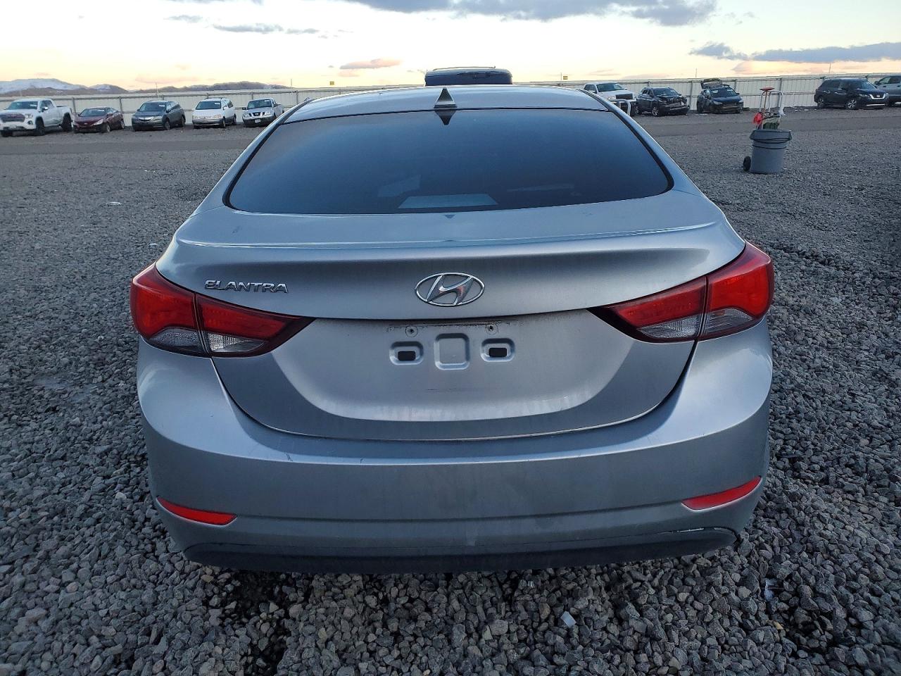 2016 HYUNDAI ELANTRA SE photo 6