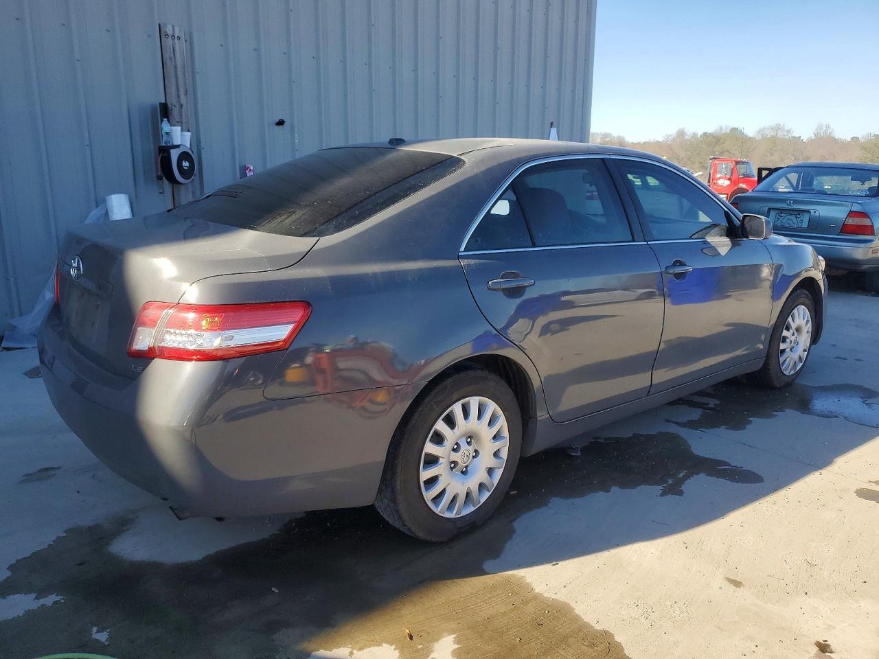 2010 TOYOTA CAMRY BASE photo 3