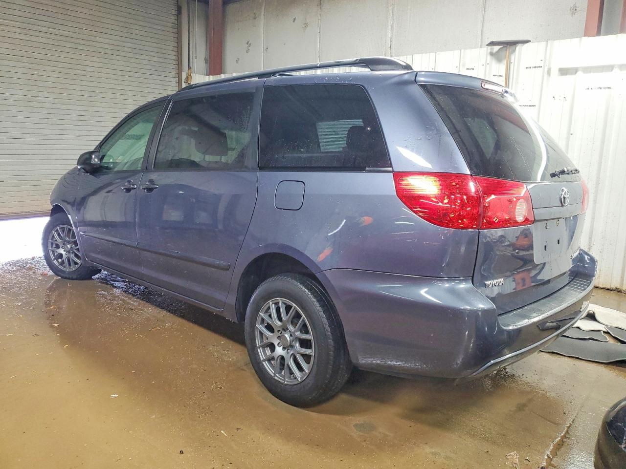 2009 TOYOTA SIENNA CE photo 2
