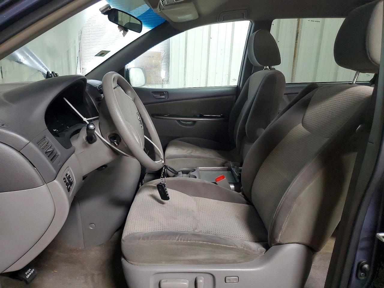 2009 TOYOTA SIENNA CE photo 7