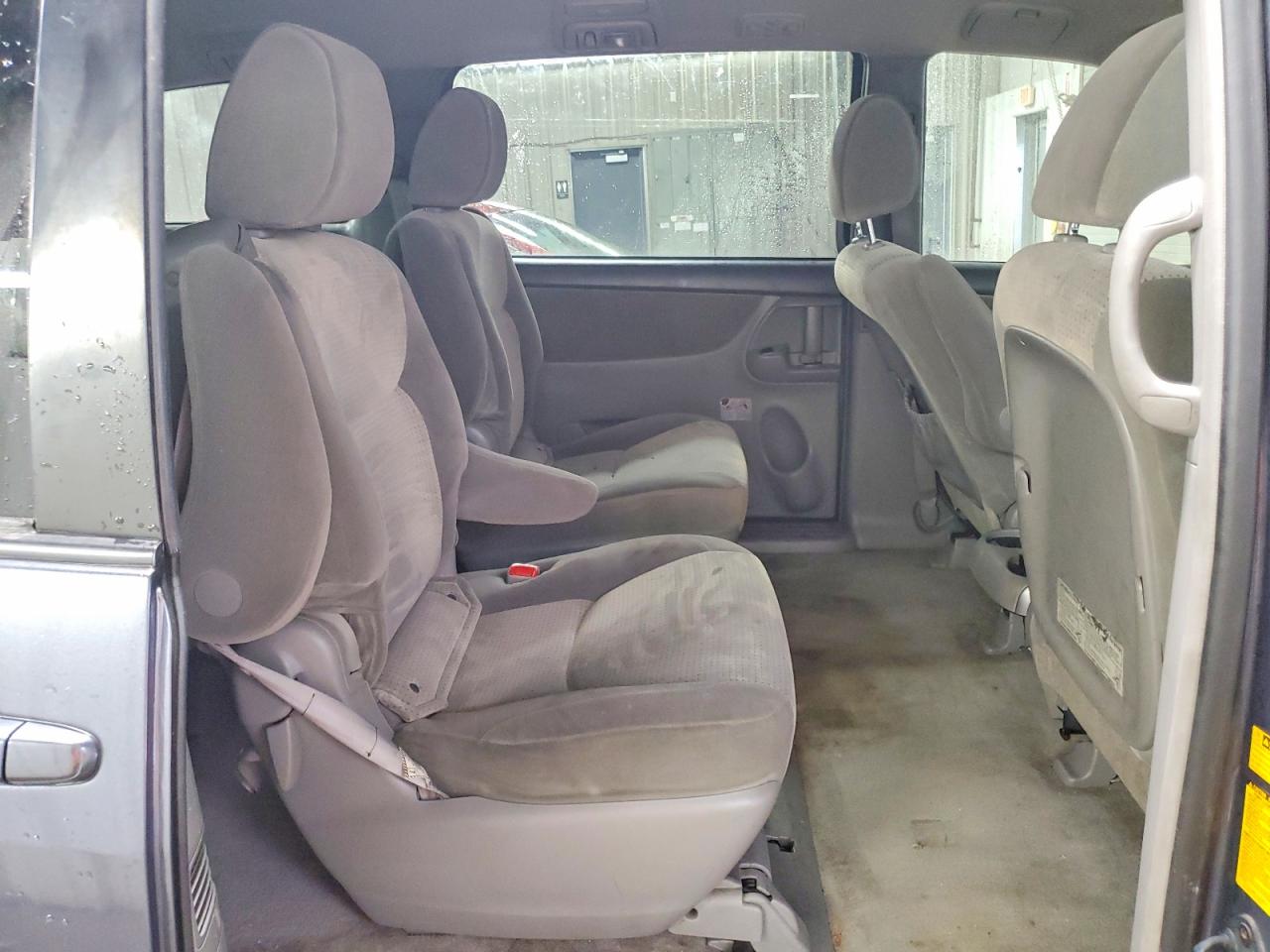 2009 TOYOTA SIENNA CE photo 11