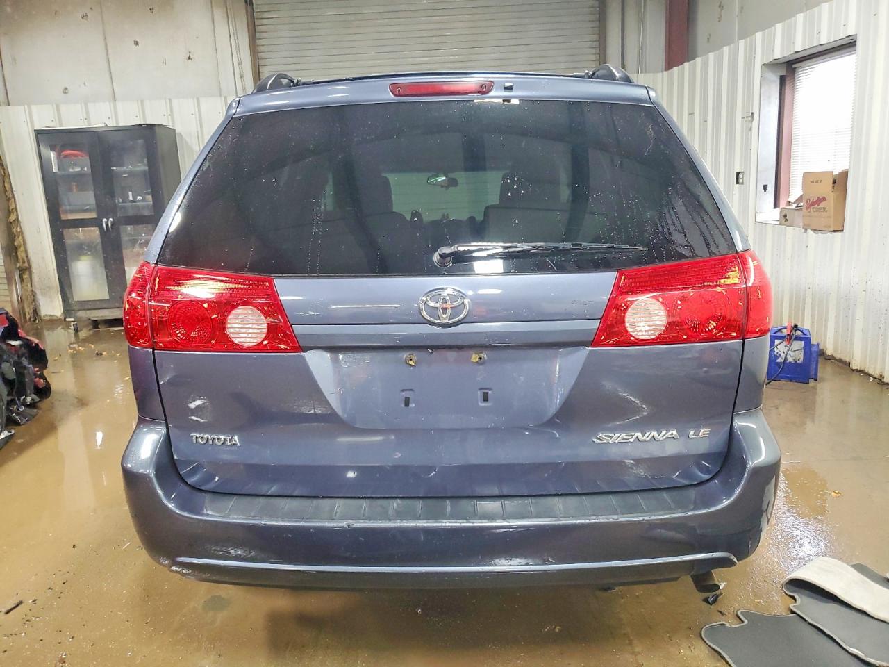 2009 TOYOTA SIENNA CE photo 6