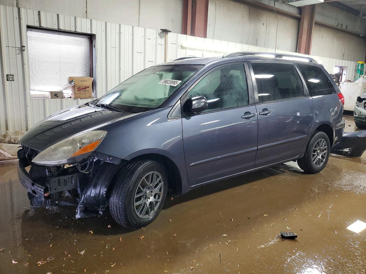 2009 TOYOTA SIENNA
