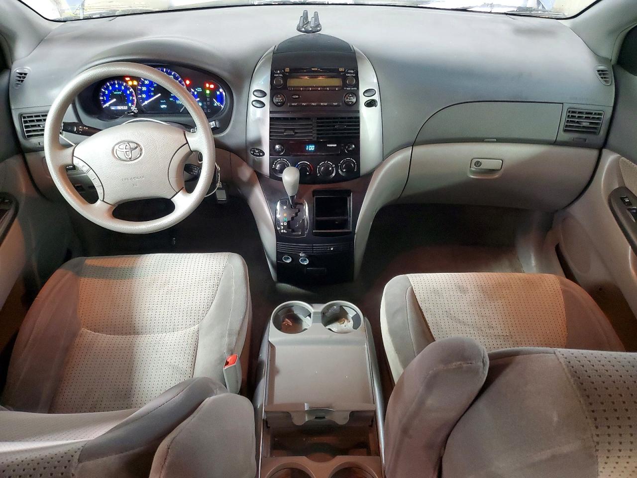 2009 TOYOTA SIENNA CE photo 8