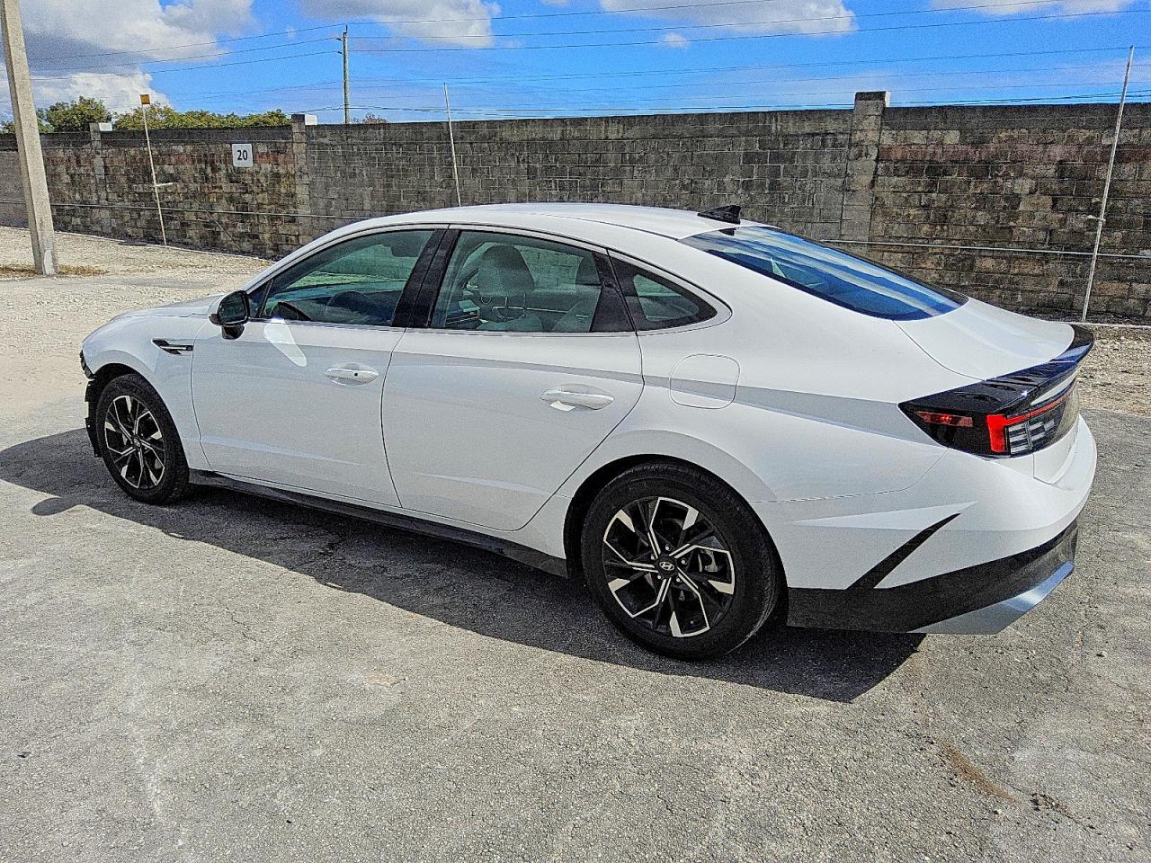 2024 HYUNDAI SONATA SEL photo 2