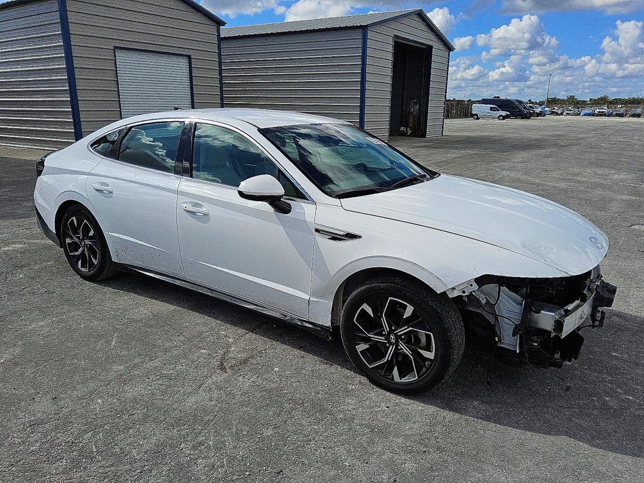 2024 HYUNDAI SONATA SEL photo 4