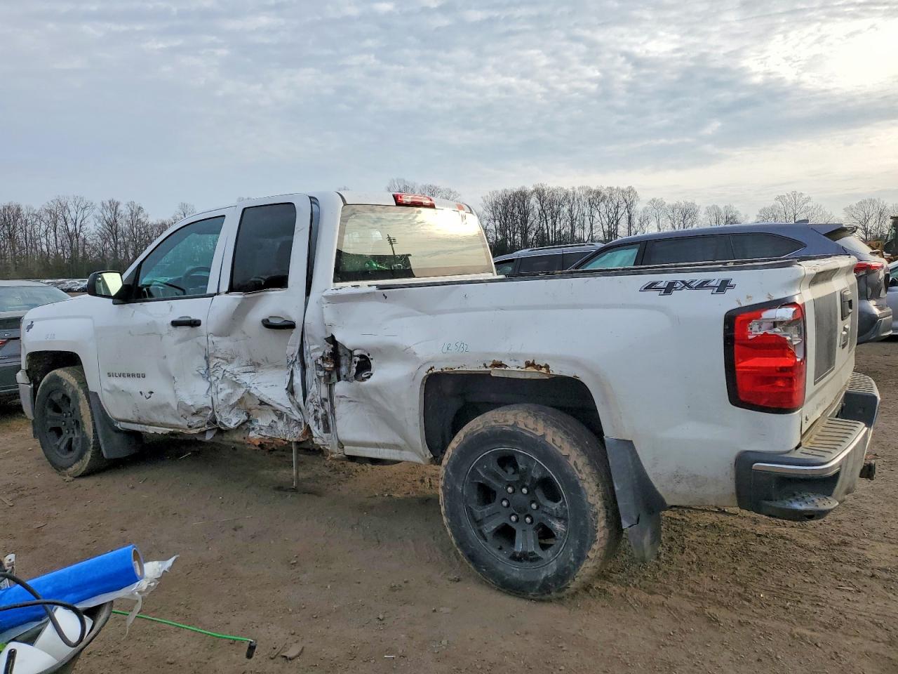 2014 CHEVROLET SILVERADO K1500 LT photo 2