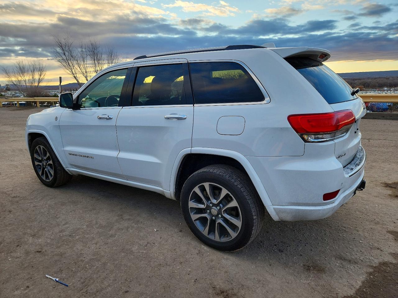 2015 JEEP GRAND CHEROKEE OVERLAND photo 2