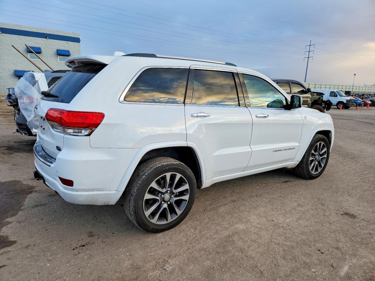 2015 JEEP GRAND CHEROKEE OVERLAND photo 3